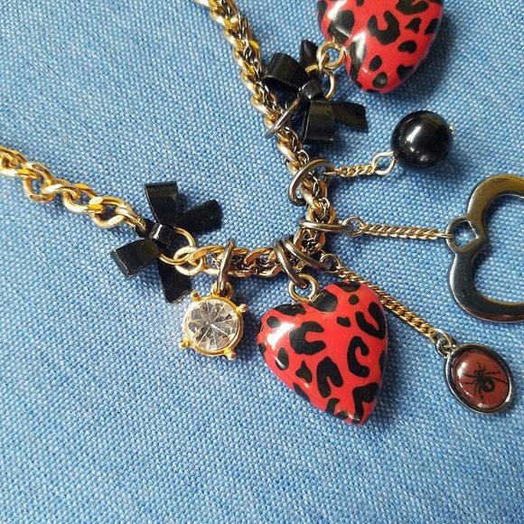 ❤️🕷️🖤Betsey Johnson Red & Black Heart Charm Spider Necklace - GPC🖤🕷️❤️ - Picture 7 of 9